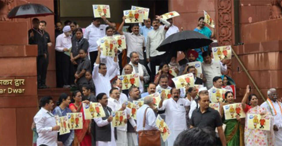 बिहार में मतदाता सूची पुनरीक्षण के खिलाफ विपक्ष का प्रदर्शन