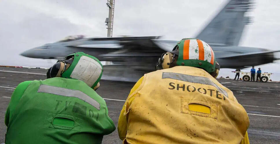 अमेरिका का ईरान पर आर्थिक और सैन्य दबाव बढ़ाने का निर्णय