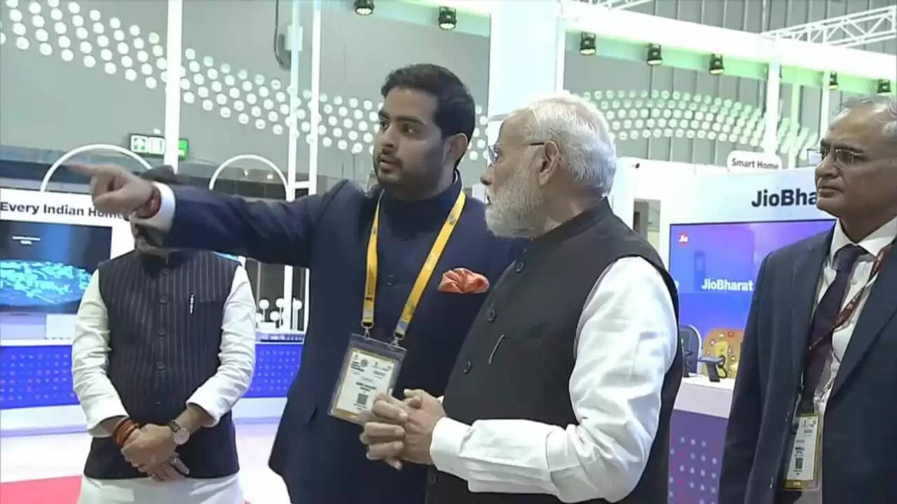 आकाश अंबानी ने पीएम मोदी की डिजिटल क्रांति में भूमिका की सराहना की