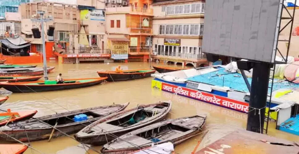 वाराणसी में बाढ़ का संकट: गंगा का जलस्तर बढ़ा, हजारों लोग प्रभावित