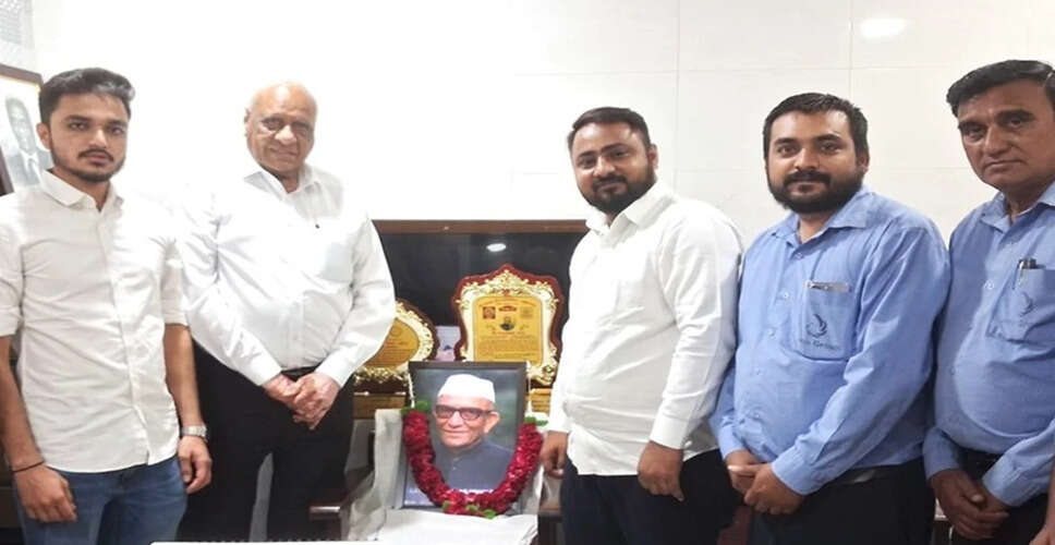 स्वर्गीय मोरारजीभाई देसाई की जयंती पर श्रद्धांजलि