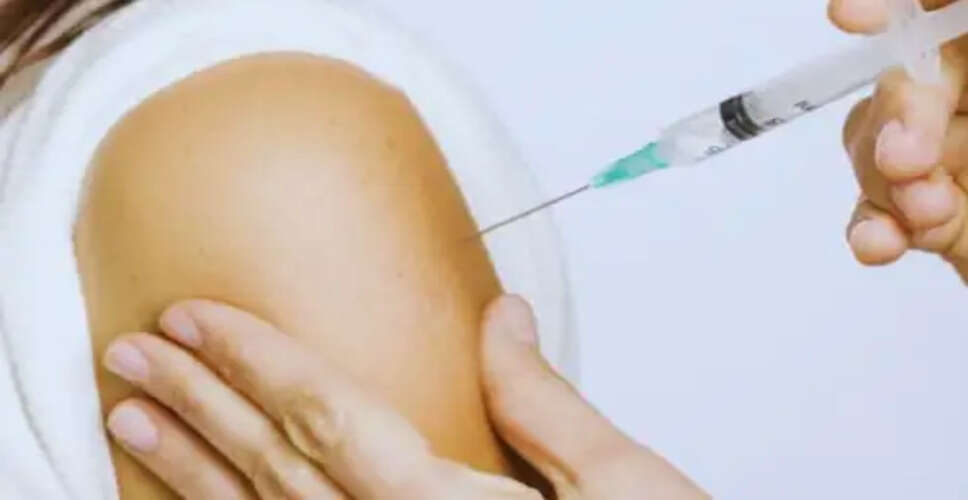 एचपीवी टीकाकरण: किशोरियों के लिए सुरक्षा और विदेश यात्रा की अनिवार्यता