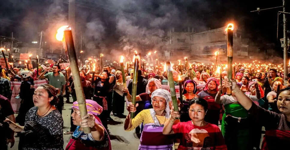 मणिपुर में बम विस्फोट के बाद बढ़ा तनाव, प्रदर्शनकारियों और सुरक्षा बलों के बीच झड़प