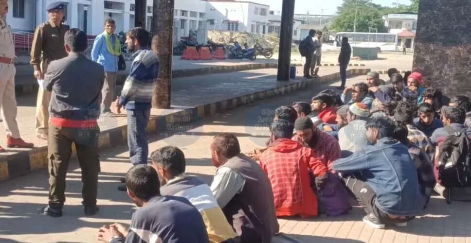 न्यू टिनसुकिया रेलवे स्टेशन पर 44 कश्मीरी व्यक्तियों की गिरफ्तारी से बढ़ी तनाव की स्थिति