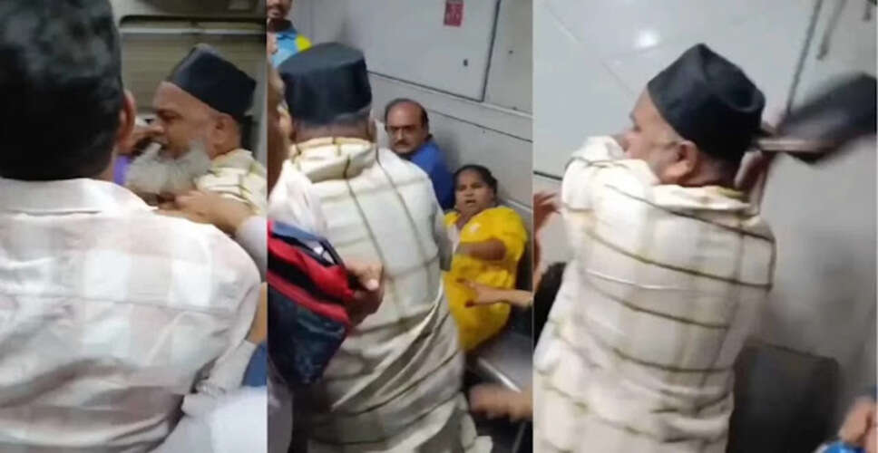 मुंबई लोकल ट्रेन में सीट विवाद: विकलांग महिला पर हुआ जानलेवा हमला