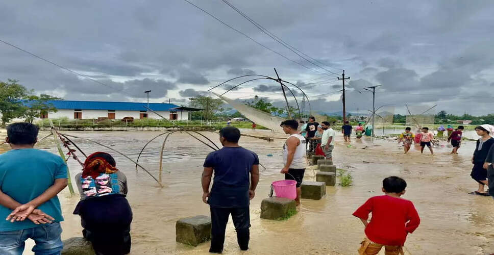 मणिपुर में बाढ़ से तबाही: दो नदियों ने तोड़े तटबंध