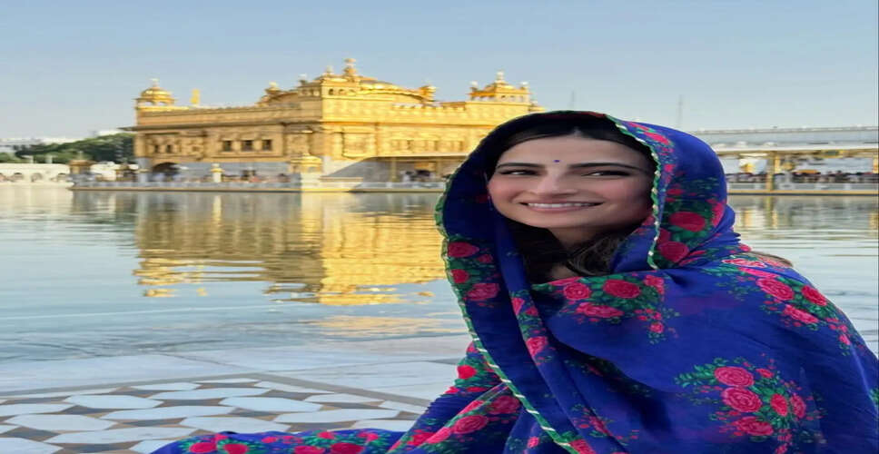 पलाक तिवारी की नई वेब सीरीज 'लुक्के' का इंतजार, अमृतसर में किया मंदिर का दौरा