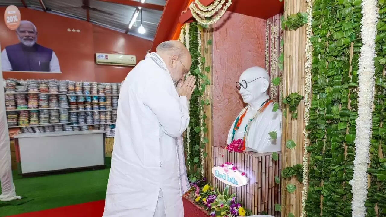 अमित शाह ने गांधी जयंती पर खादी को दी नई ऊर्जा, विशेष छूट की घोषणा