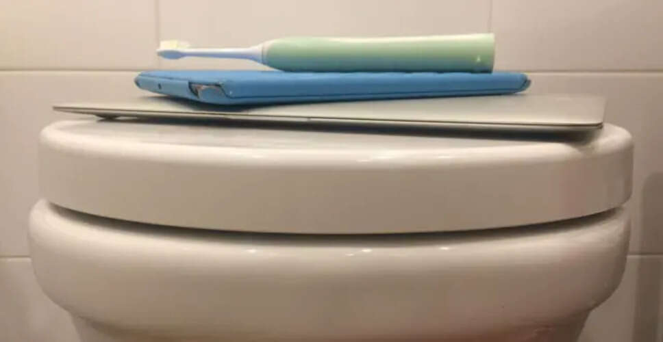 क्या पुरुषों के लिए बैठकर पेशाब करना बेहतर है?