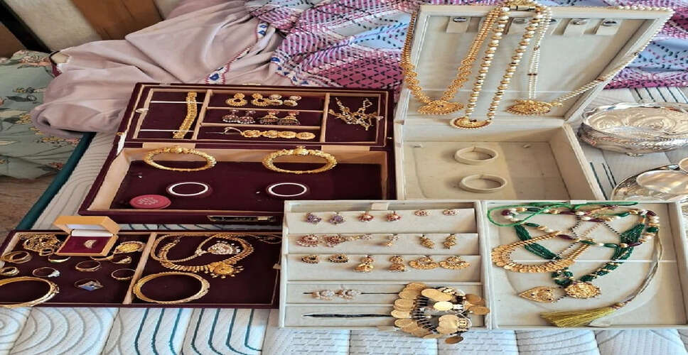 कर्नाटक में लोकायुक्त की छापेमारी: 10 सरकारी अधिकारियों के ठिकानों पर कार्रवाई