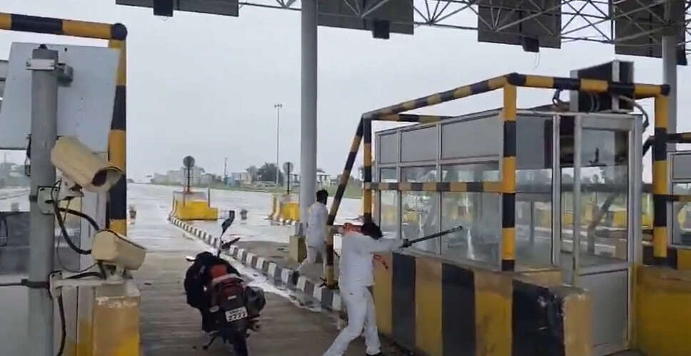 मनसे कार्यकर्ताओं ने वाशिम में टोल प्लाज़ा पर किया तोड़फोड़, प्रशासनिक उदासीनता का आरोप