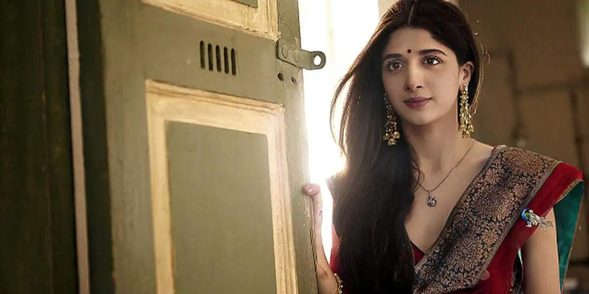 80 वर्षीय दादा की शादी से चर्चा में आईं Mawra Hocane
