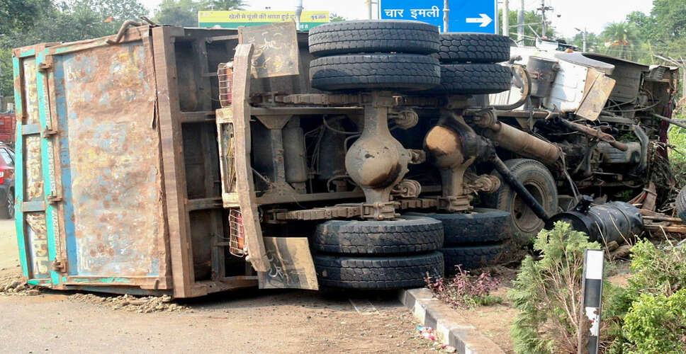 बिहार में सड़क दुर्घटना में आठ लोगों की जान गई