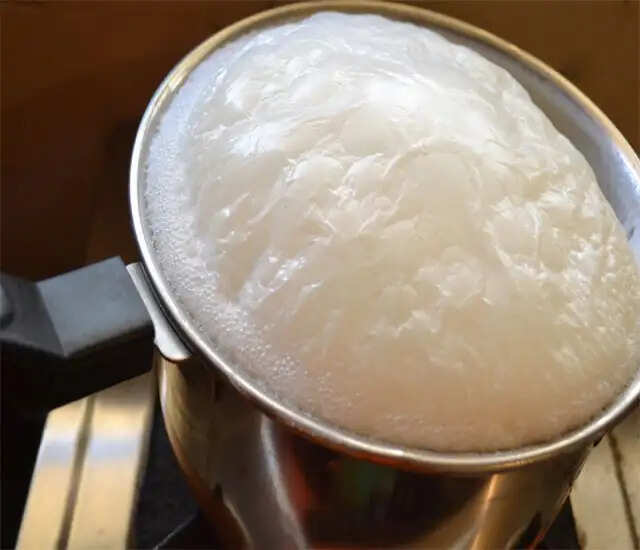 दूध के उबलने का अर्थ: शकुन और अपशकुन की व्याख्या