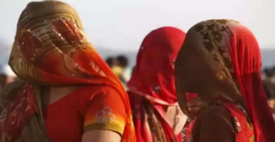 रत्नापुर गांव की महिलाओं ने शराब बिक्री के खिलाफ उठाई आवाज
