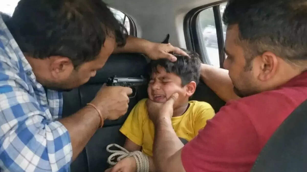 लखनऊ में नाबालिग का अपहरण: वायरल वीडियो से मची खलबली