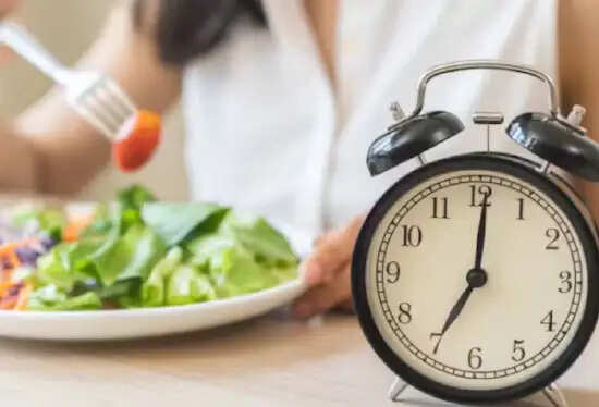 रात को हल्का भोजन करने के फायदे और स्वास्थ्य पर प्रभाव