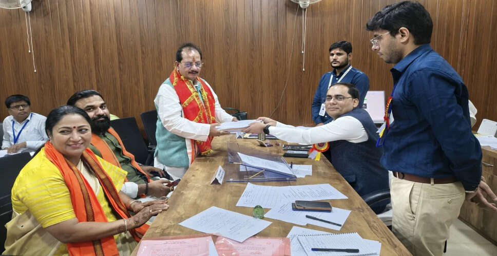 बिहार में उपमुख्यमंत्री विजय सिन्हा ने नामांकन दाखिल किया, एनडीए की एकता पर जोर