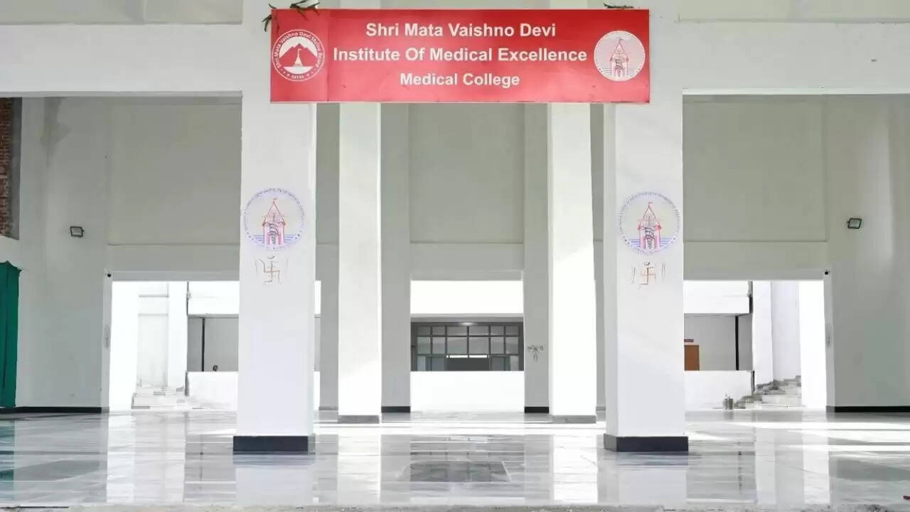 SMVD मेडिकल कॉलेज में MBBS दाखिले पर विवाद: 50 में से 42 सीटें मुस्लिम छात्रों के लिए