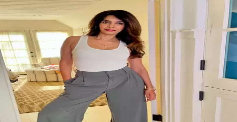 बिहार में फिल्म शूट करना चाहती हैं मल्लिका शेरावत, बोलीं- ‘मैं रवि किशन की फैन’