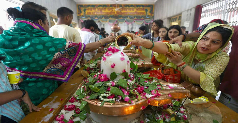 सावन के पहले सोमवार पर शिवभक्तों का अद्भुत उत्सव