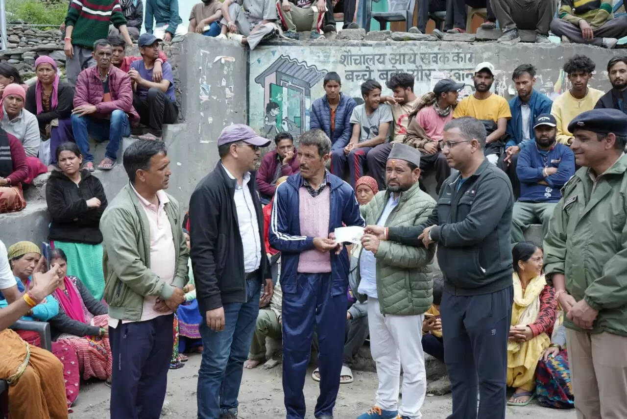उत्तरकाशी में आपदा प्रभावित परिवारों को 5 लाख रुपये की सहायता वितरण शुरू