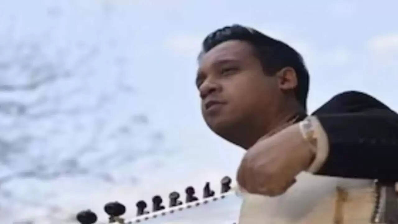 भारत के कलाकार सिराज अली खान ने बांग्लादेश से भागने की आपबीती सुनाई