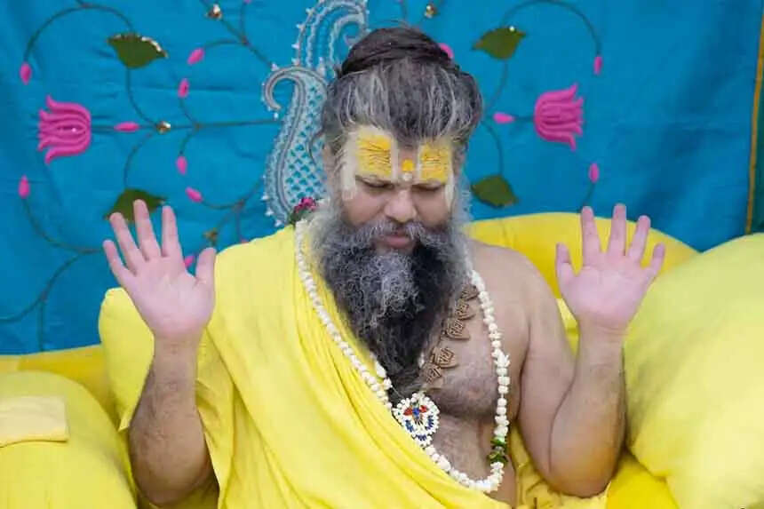 प्रेमानंद महाराज: 11 साल की उम्र में घर छोड़कर आध्यात्मिक जीवन की ओर बढ़े