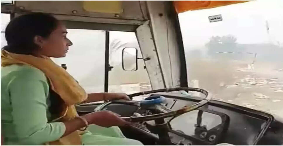 यूपी का अनोखा कपल: पत्नी बस चला रही है, पति टिकट काट रहा है