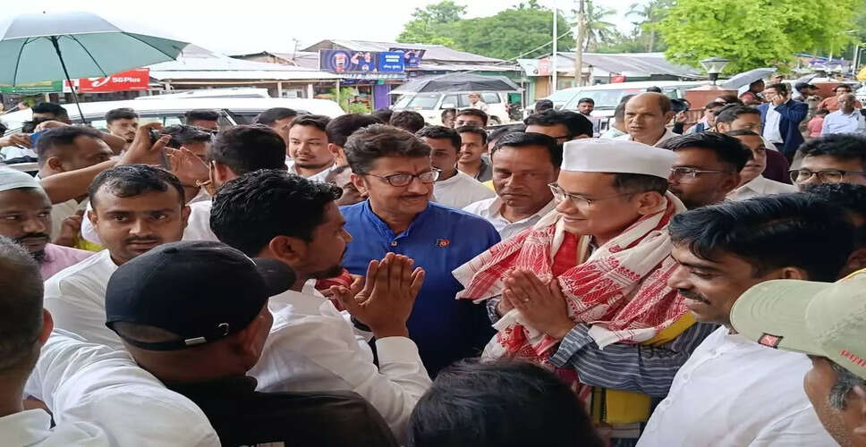 गौराेंव गोगोई का बाढ़ प्रभावित क्षेत्रों का दौरा