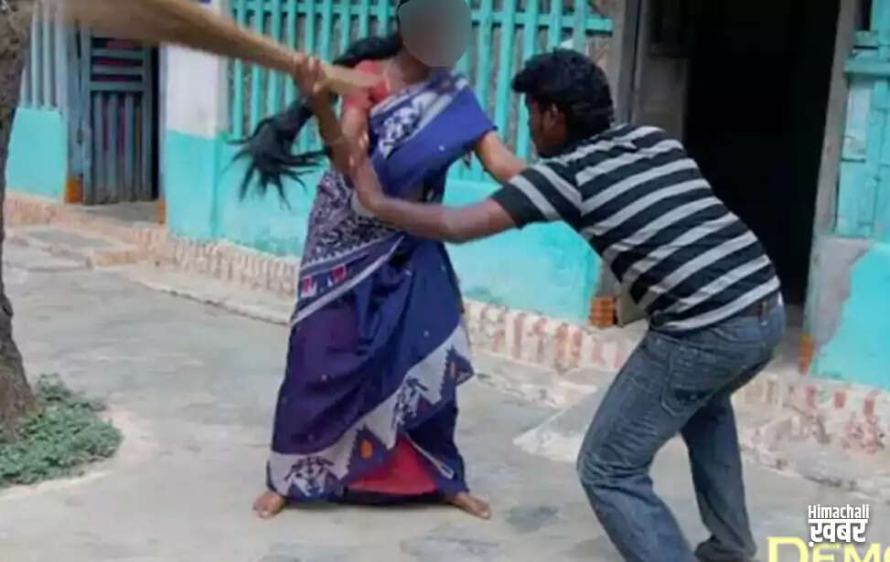 पत्नी ने पति को प्रेमिका के रूप में रंगे हाथों पकड़ा, फिर हुई धुनाई