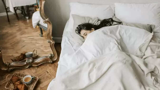 बेडरूम में रखी जाने वाली चीजें जो आपकी नींद को प्रभावित कर सकती हैं