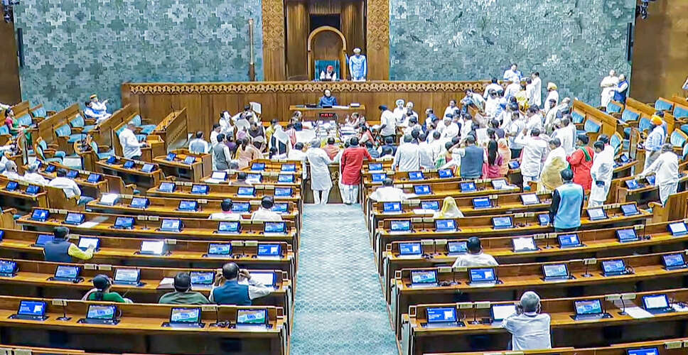 बिहार में मतदाता सूची संशोधन पर संसद में हंगामा, कार्यवाही स्थगित