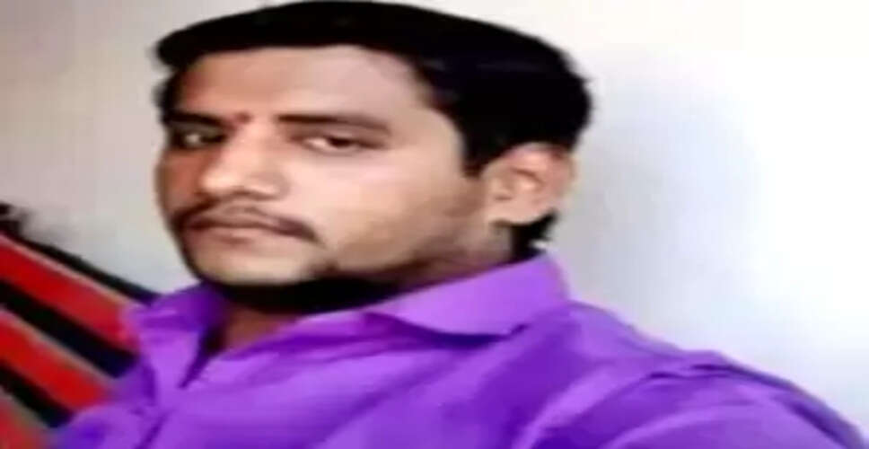 बच्चियों से दुष्कर्म के आरोपी अक्षय शिंदे के अंतिम संस्कार में हंगामा, आक्रोशित लोगों ने पाटी कब्र