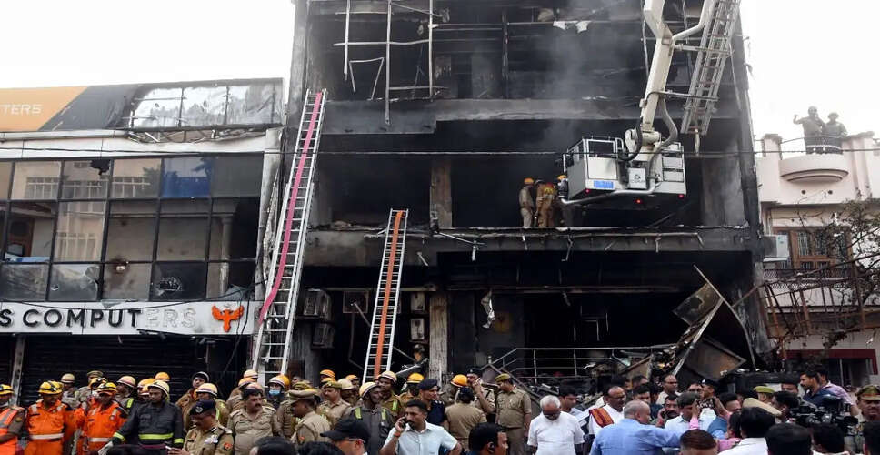 लखनऊ में आग से 15 मौतें: अवैध निर्माण पर उठे सवाल