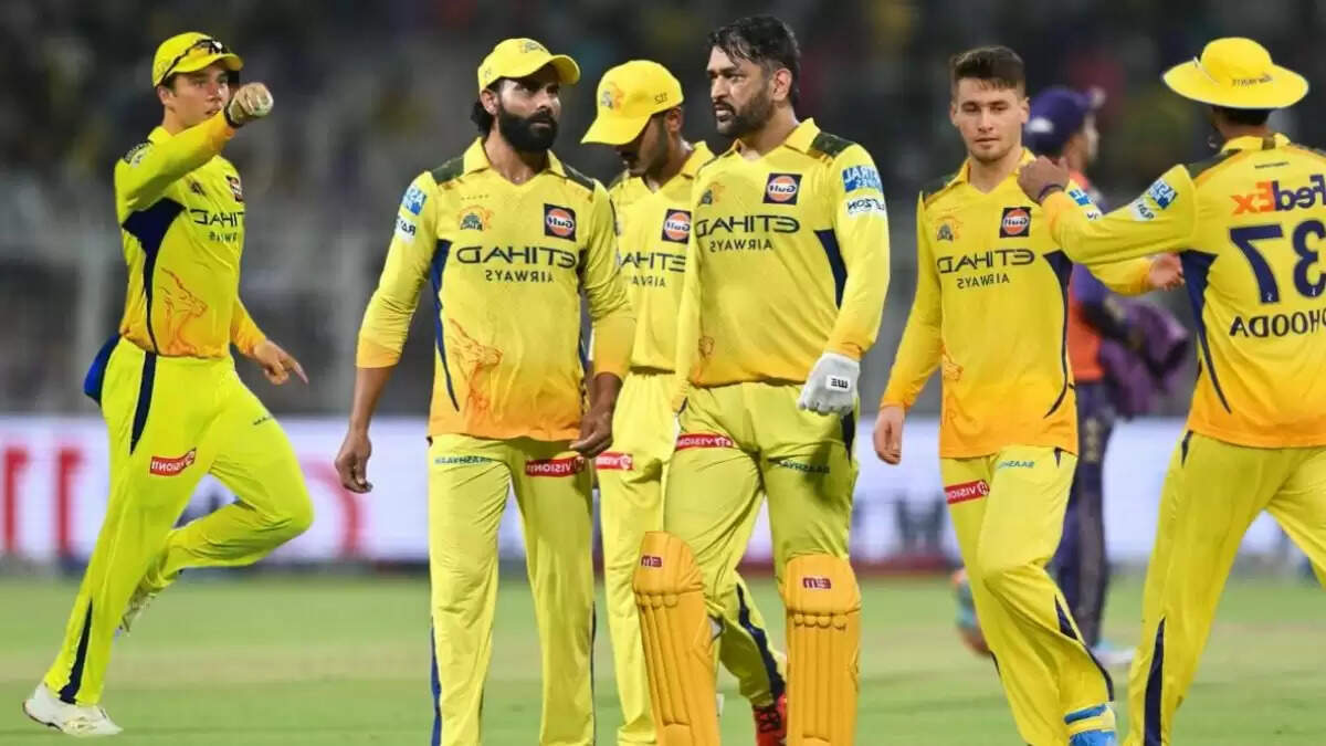 IPL 2026: CSK से बाहर होंगे 12 प्रमुख खिलाड़ी, धोनी रहेंगे टीम में