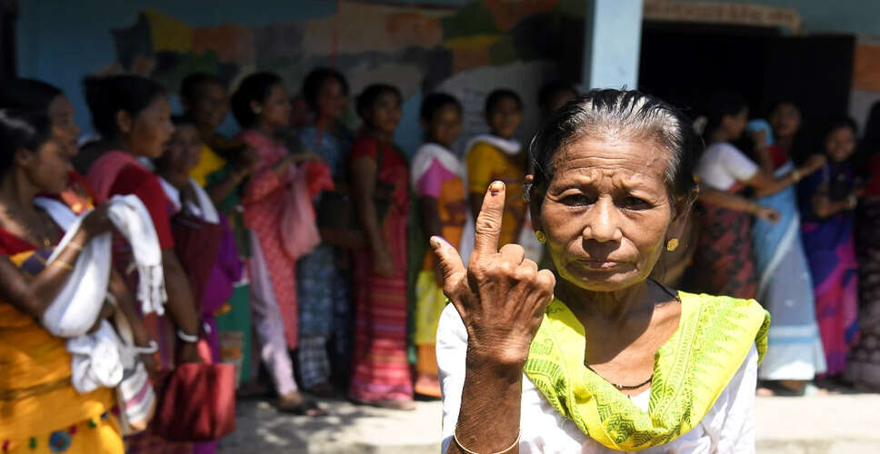 बिहार विधानसभा चुनाव: दूसरे चरण में मतदान जारी, 122 सीटों पर चुनावी भाग्य का फैसला