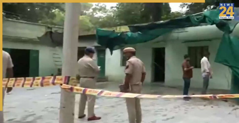 दिल्ली के निजामुद्दीन में दरगाह शरीफ पट्टे शाह की छत गिरने से 11 लोग सुरक्षित निकाले गए