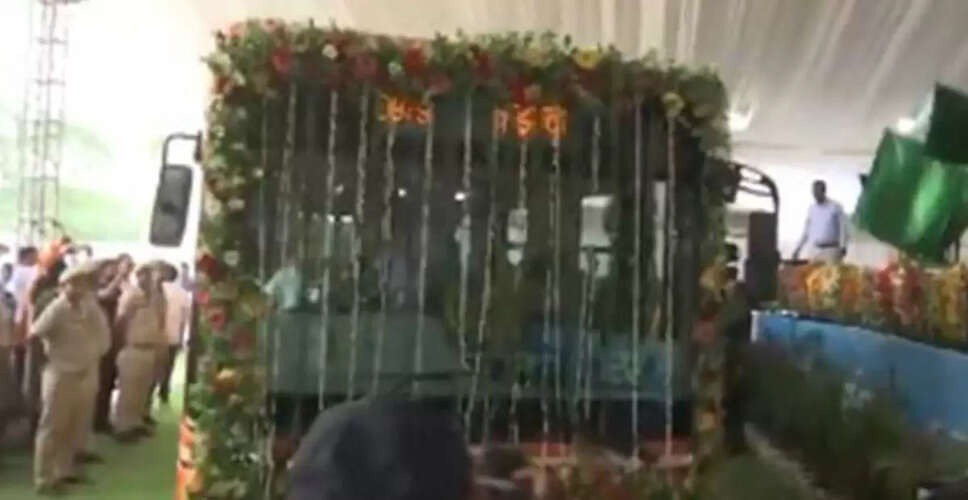 दिल्ली में 100 इलेक्ट्रिक बसों का उद्घाटन, परिवहन प्रणाली में सुधार का संकल्प