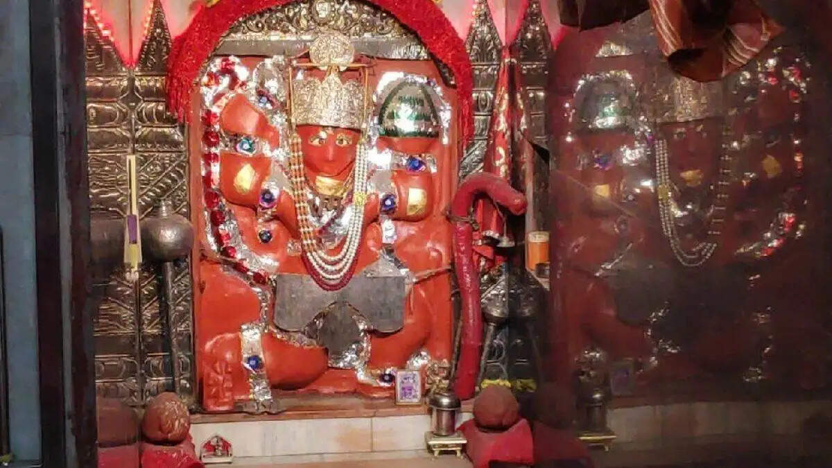 रेलवे ने भगवान हनुमान को भेजा नोटिस, अतिक्रमण हटाने का दिया अल्टीमेटम