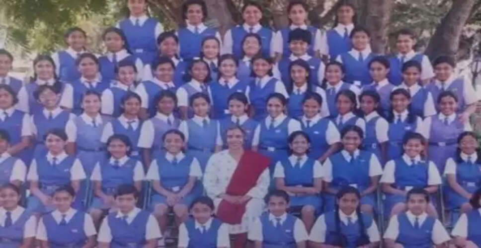 कृति खरबंदा की स्कूल लाइफ की झलक, तस्वीरों में दिखा बचपन का मासूम अंदाज