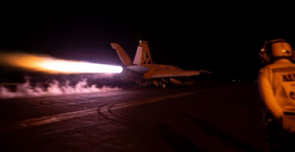 अमेरिका व ब्रिटेन ने यमन में हौथी ठिकानों पर किए हवाई हमले