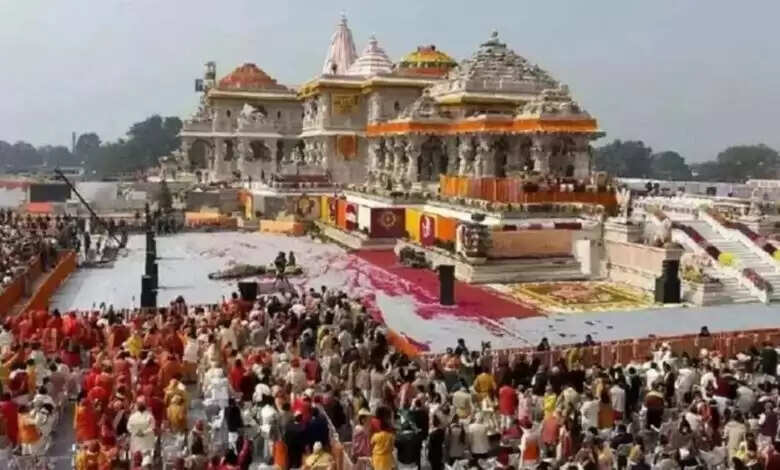 अयोध्या में नए साल का स्वागत: श्रद्धालुओं की भारी भीड़