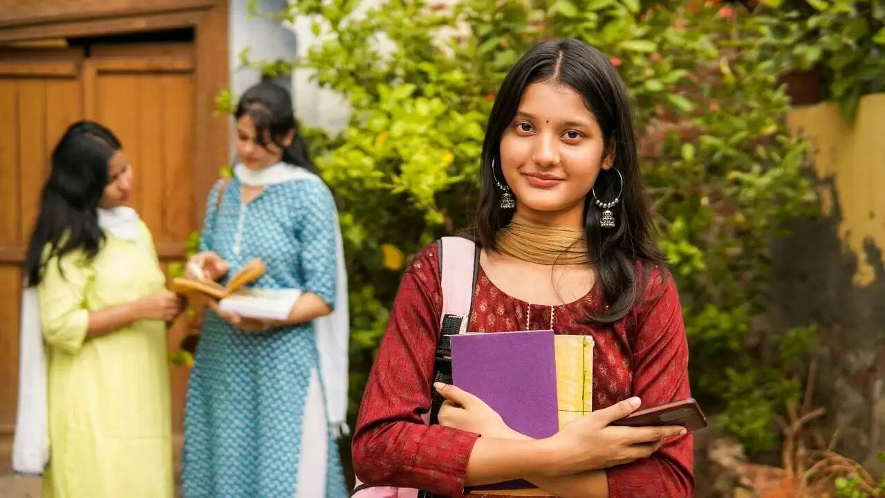 हर जिले में गर्ल्स हॉस्टल: STEM शिक्षा में छात्राओं की भागीदारी बढ़ाने की योजना