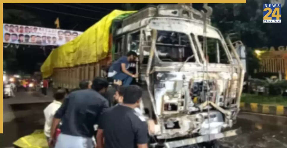इंदौर में तेज रफ्तार ट्रक ने मारी टक्कर, 2 की मौत और कई घायल