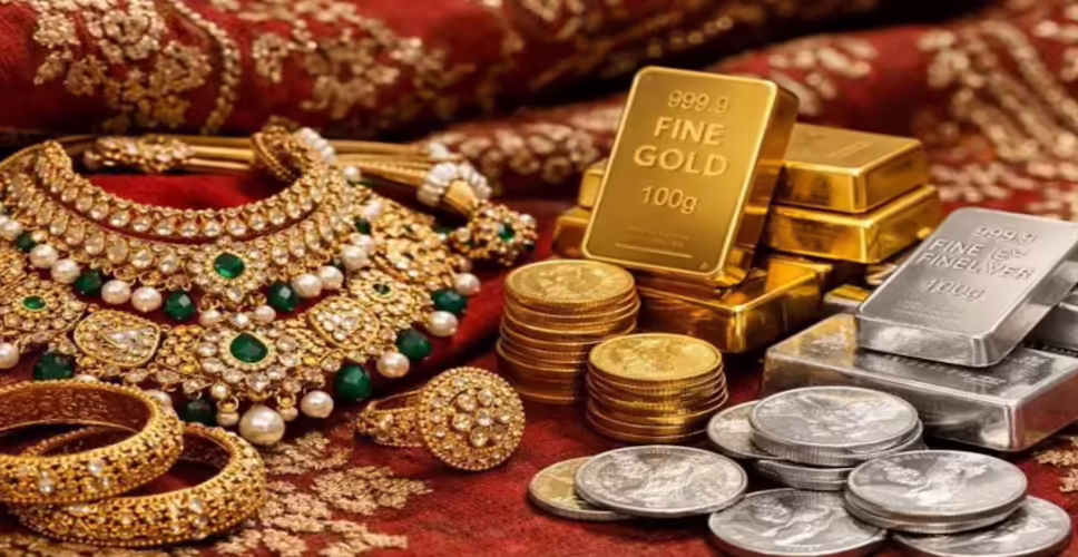 सोने की कीमतों में गिरावट, चांदी की स्थिरता बनी हुई