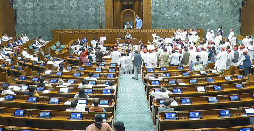 संसद में विपक्ष का हंगामा जारी, कई विधेयक हुए पारित