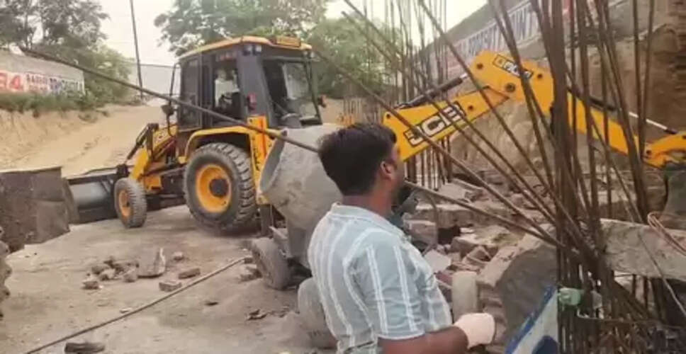 ग्रेटर नोएडा: निर्माणाधीन बेसमेंट की दीवार गिरने से तीन मजदूरों की मौत, दो घायल
