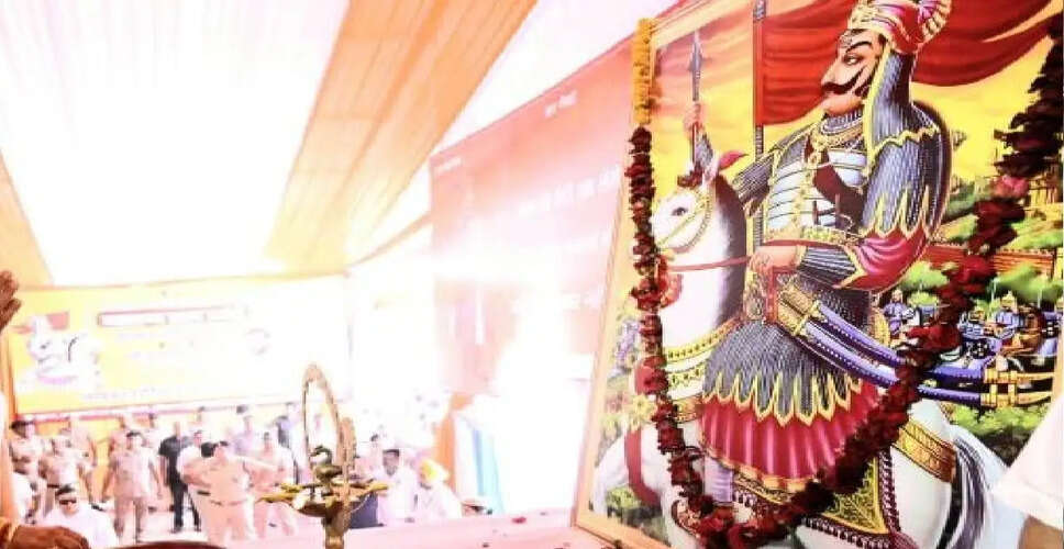 हापुड़ में जुलूस के दौरान झड़प से बढ़ा तनाव, कई घायल