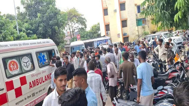 गोंडा में चुनावी रंजिश के चलते गोलीबारी, चार लोग घायल